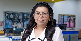 Itzel Headshot