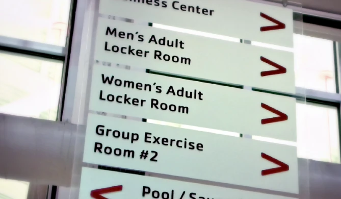 acrylic plates in an interior wayfinding system