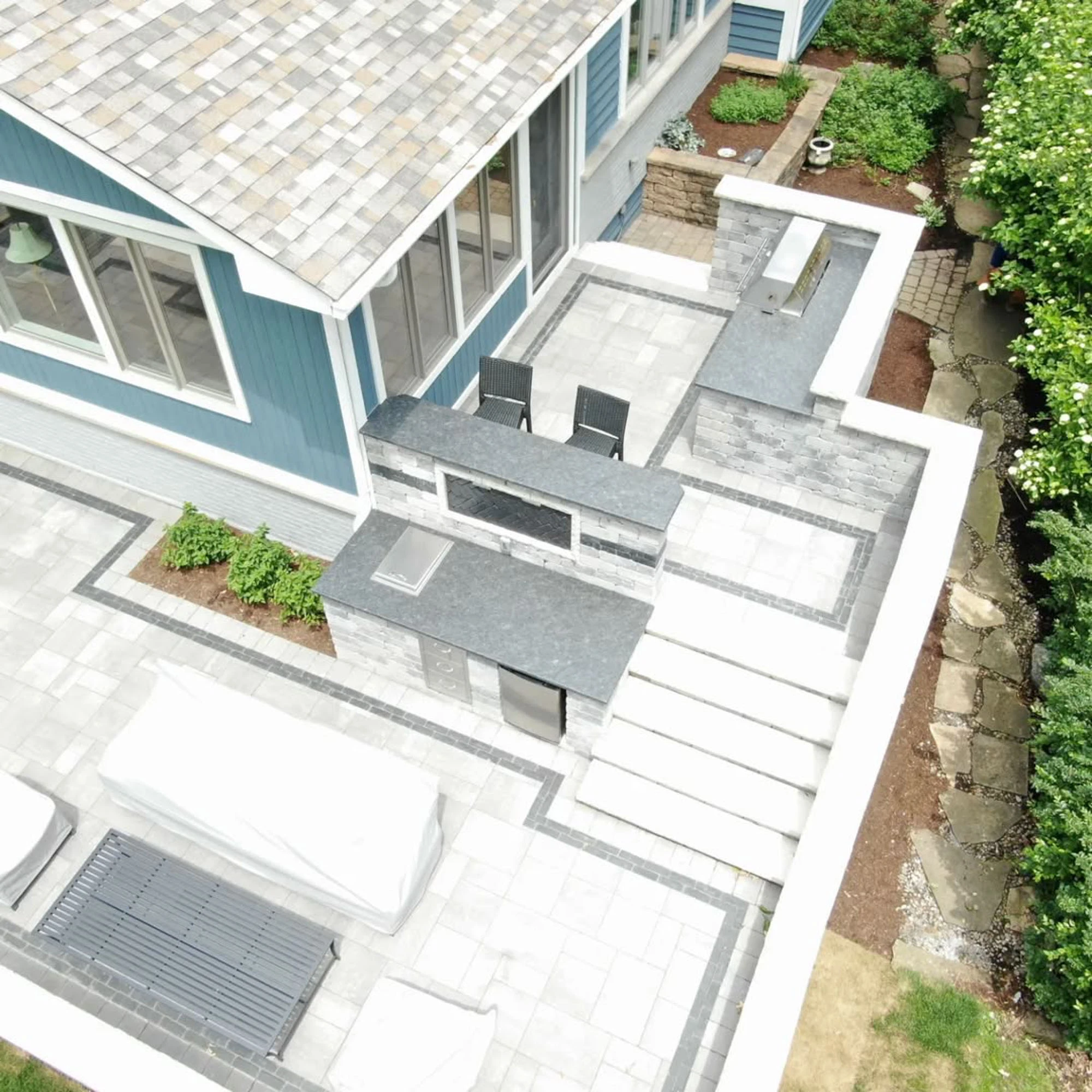 A Backyard Built for the View and the Crowd