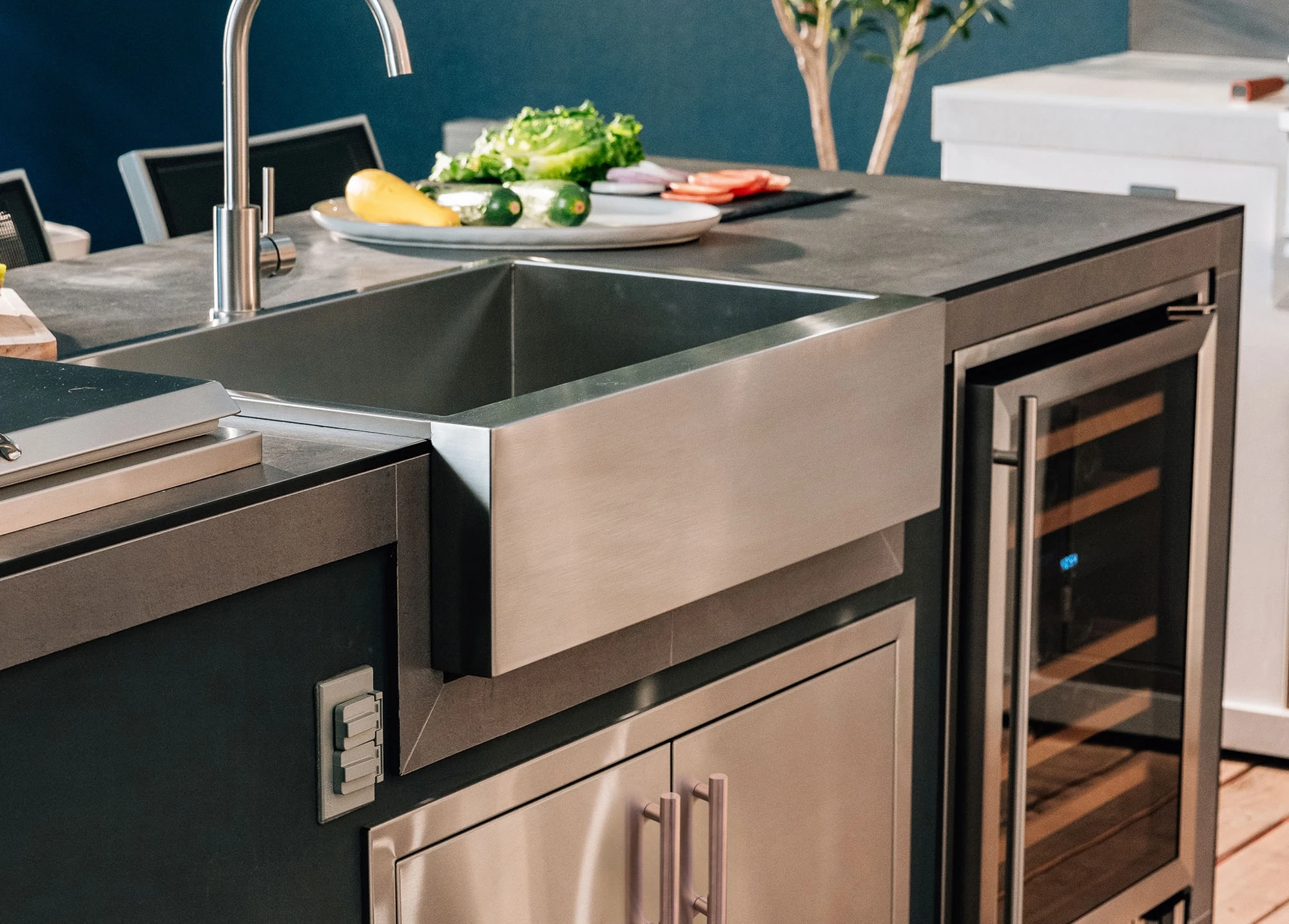 High-End Outdoor Kitchen Appliances that Make Outdoor Cooking Better